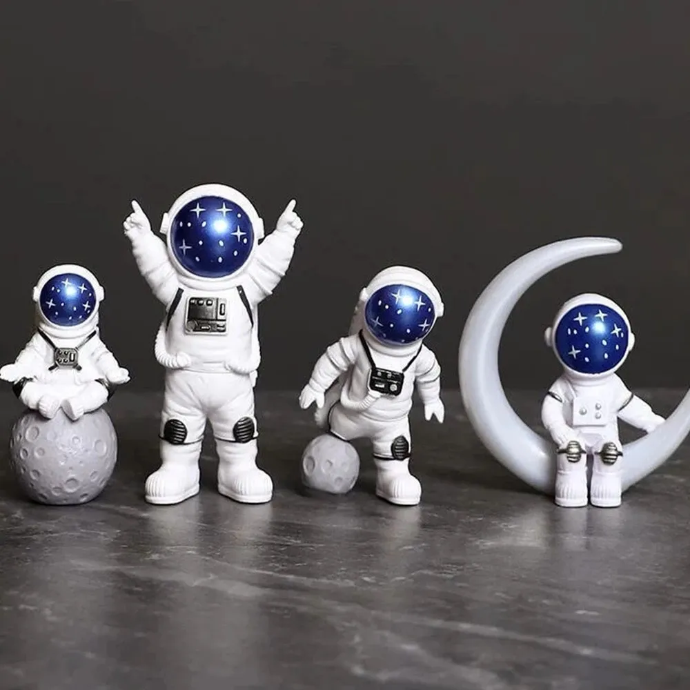 Astronaut figurines 4 pcs